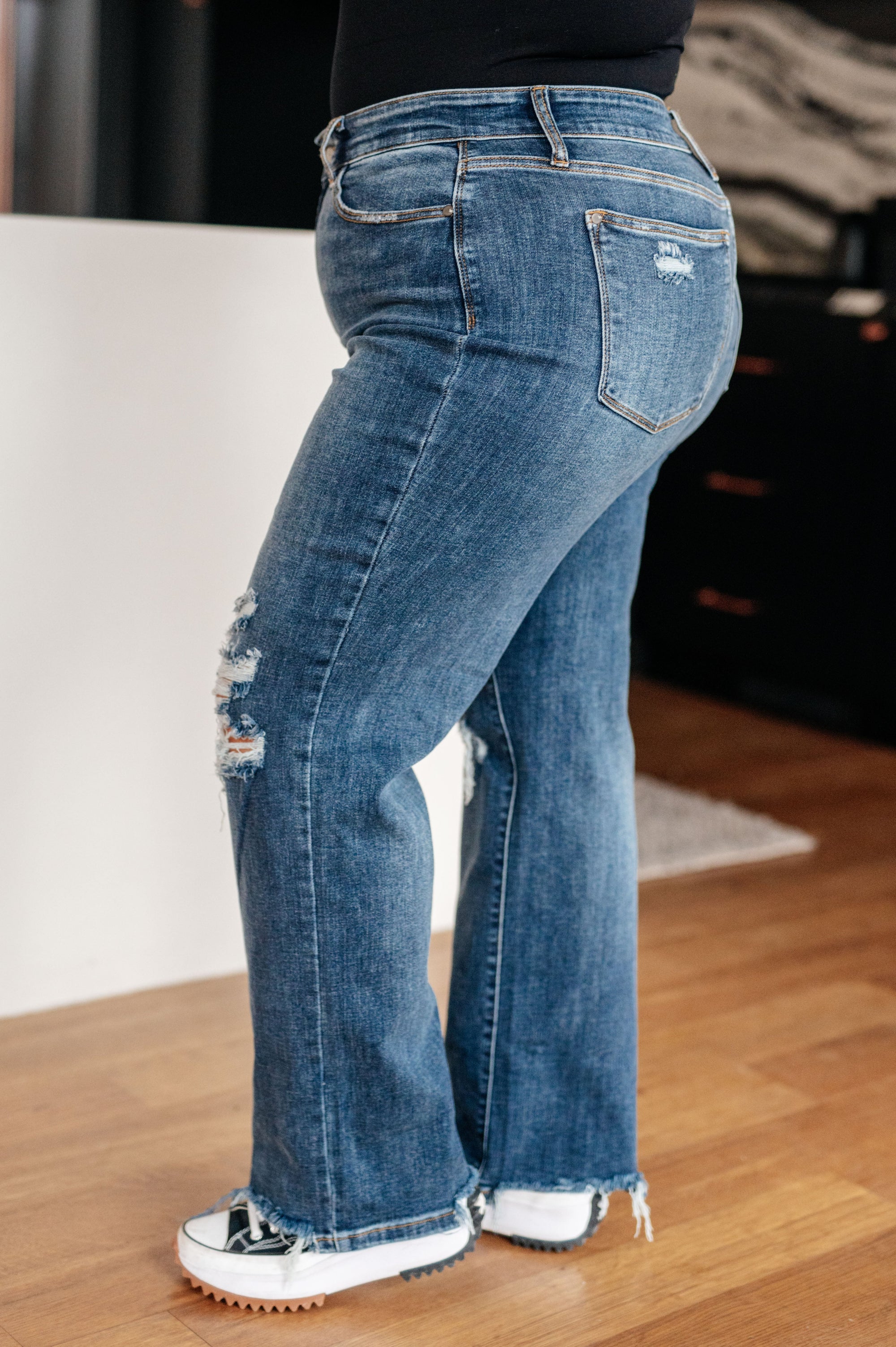 Judy Blue Rose High Waist 90s Straight Jeans in Dark Wash Jeans - Boujee Boutique 